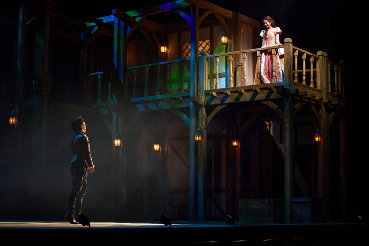 [서울=뉴시스]연극 '셰익스피어 인 러브' 공연 사진. (사진=쇼노트 제공) 2023.02.19. photo@newsis.com *재판매 및 DB 금지