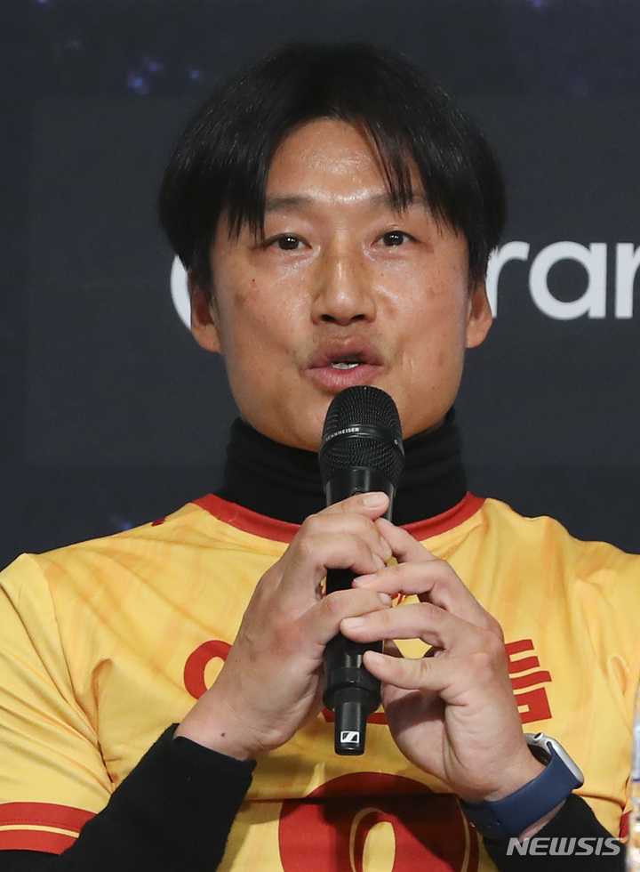 [서울=뉴시스] 최진석 기자 = 광주FC 이정효 감독이 20일 서울 서초구 더케이호텔서울에서 열린 하나원큐 K리그 2023년 개막 미디어 데이에서 시즌 각오를 밝히고 있다. 2023.02.20. myjs@newsis.com