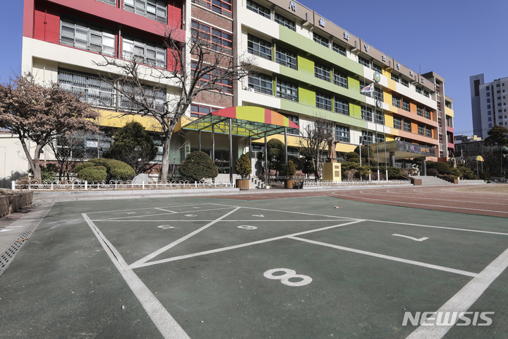 [인천=뉴시스] 초등학교 운동장. (사진=뉴시스DB) 2025.08.18. photo@newsis.com *사진은 기사와 직접 관련 없음