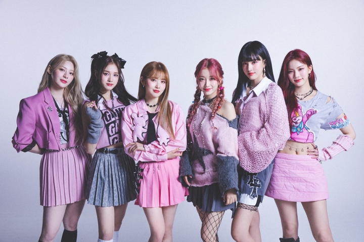 스테이씨, 싱글 '테디베어' 초동 34만장 돌파…자체 최고 기록