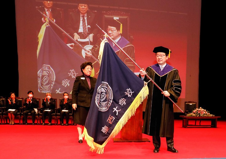 [부산=뉴시스] 동서대학교는 21일 오전 부산 사상구 대학 내 소향아트홀에서 제10대 총장 장제국 박사의 취임식을 개최했다고 밝혔다. (사진=동서대 제공) *재판매 및 DB 금지