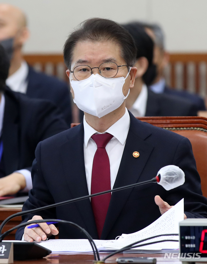 [서울=뉴시스] 고범준 기자 = 이정식 고용노동부 장관. 2023.02.21. bjko@newsis.com