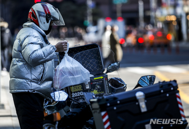 노란봉투법에 근로자 추정제까지...노사관계 대격변 불가피 - 뉴스 썸네일 이미지