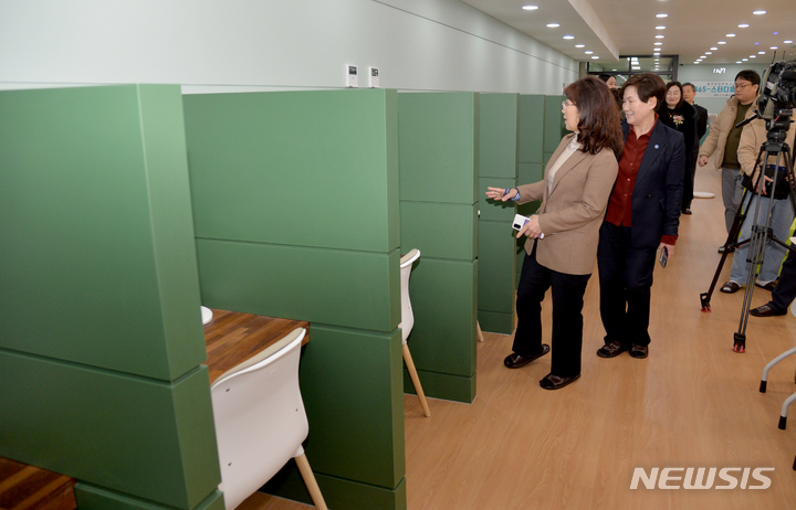 [광주=뉴시스] 광주 경신여자고등학교 365 스터디룸. photo@newsis.com