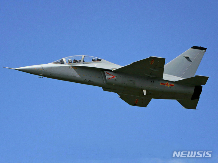 [서울=뉴시스] 중국산 훈련기 L-15. <사진출처: 바이두> 2023.02.22