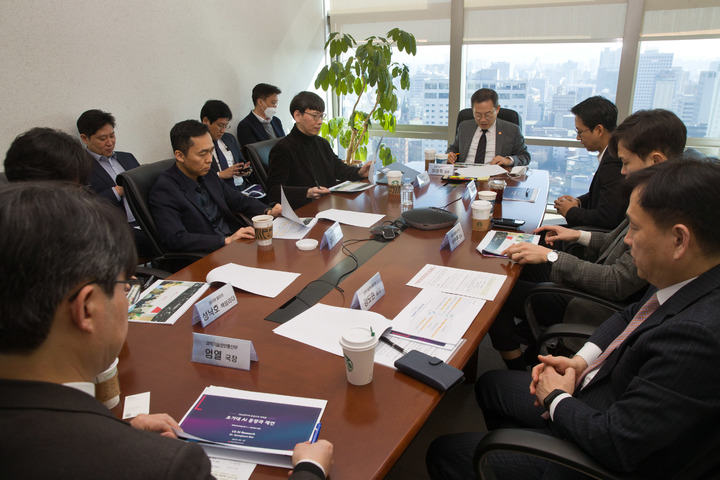 [서울=뉴시스] 이종호 과기정통부 장관이 전세계 화두로 떠오른 챗GPT에 대할 경쟁력 강화를 위해 위해 전문가들과 간담회를 가졌다. (사진=과기정통부 제공) 2023.2.22 *재판매 및 DB 금지