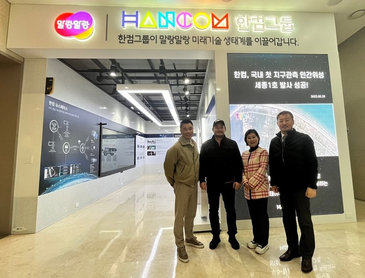 왼쪽부터 오명국 글로벌 메타커머스 아카데미 대표, 조현진 젤리스페이스 대표, 박동주 한컴프론티스 CMO, 정현석 한컴프론티스 대표 (사진 제공=젤리스페이스) *재판매 및 DB 금지