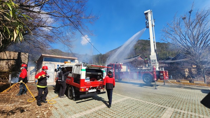 [부산=뉴시스] 부산기장군과 기장소방서가 유관기관 합동 소방훈련을 실시하고 있다. (사진=기장군청 제공) *재판매 및 DB 금지