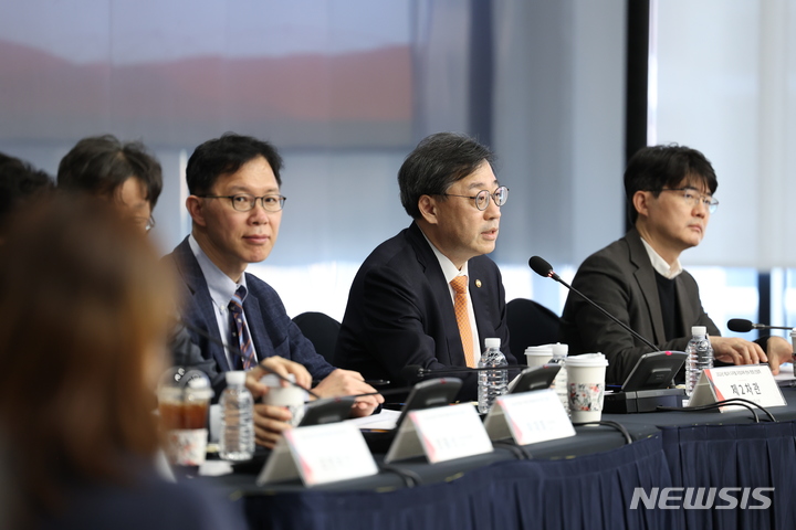 [서울=뉴시스]박윤규 과학기술정보통신부 제2차관이 23일 오후 열린 '제17차 디지털 국정과제 연속 현장 간담회'에서 발언하고 있다. (사진=과학기술정보통신부 제공)