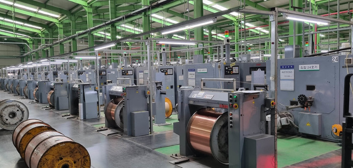 [무안=뉴시스] 전남도 지원으로 스마트공장으로 전환한 중소기업 공장 내부 모습. (사진=전남도 제공. 기사와 직접 관련이 없습니다.) 2023.02.23. photo@newsis.com