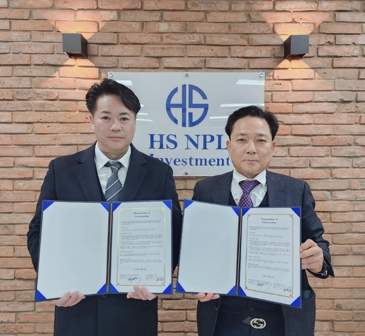 [부산=뉴시스] 박현석 HSNPL인베스트먼트 대표(왼쪽)와 심순보 아세아감정평가 대표가 전략적 업무제휴를 체결했다.(사진=HSNPL인베스트먼트 제공) *재판매 및 DB 금지
