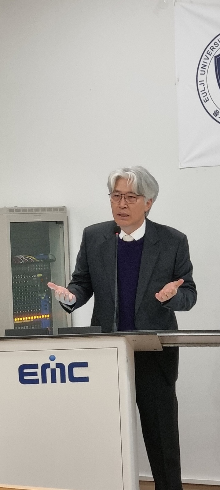 대전우리병원 박철웅 원장이 25일 대전을지대병원에서 열린 '제13차 대한척추신경외과학회 정기학술대회'에서 개회사를 하고 있다. *재판매 및 DB 금지