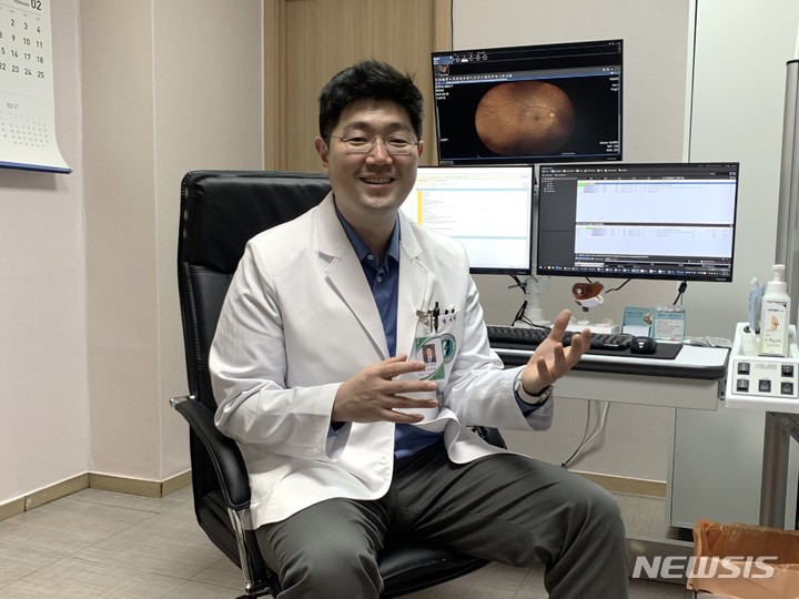 [인천=뉴시스] 이루비 기자 = 인천나은병원의 안과 개설과 함께 부임한 남상휴 신임 안과 과장. 2023.02.26. ruby@newsis.com