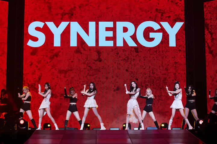 [서울=뉴시스] 카리나, 에스파 첫 콘서트 모습. 2023.02.25. (사진 = SM엔터테인먼트 제공) photo@newsis.com *재판매 및 DB 금지