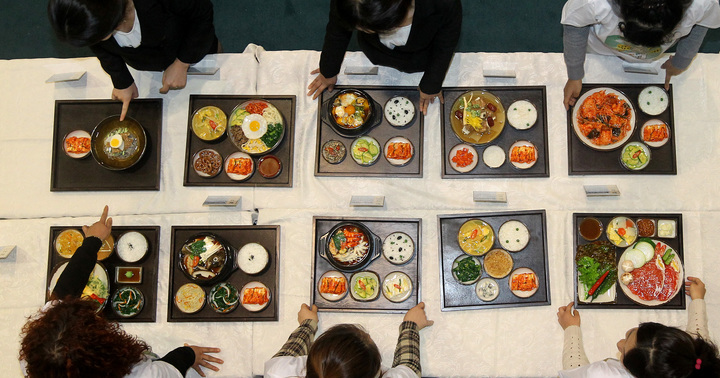 [서울=뉴시스] 뇌졸중을 예방하기 위해선 짜게 먹지 않고, 총 지방 섭취량을 줄이는 등 식습관 개선이 필요하다. (사진=뉴시스DB) *재판매 및 DB 금지