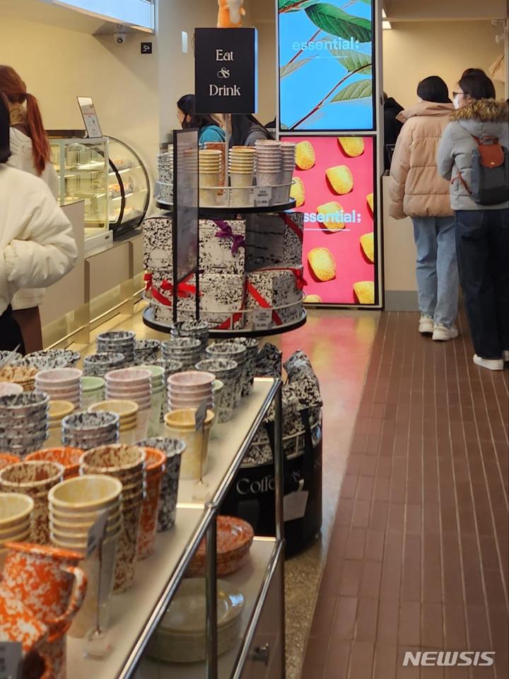 [서울=뉴시스] 이예슬 기자 = 편의점 GS25의 플래그십 스토어 '도어투성수'. 2023.02.26. ashley85@newsis.com