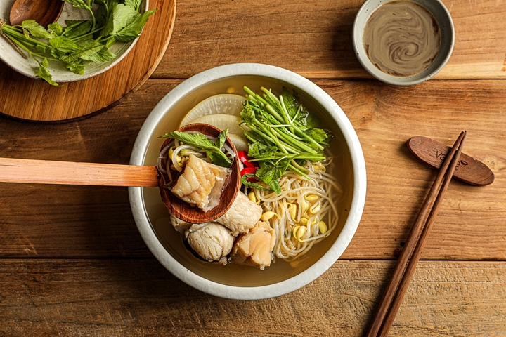 [서울=뉴시스] 캐비아 RMR 제품인 동백섬횟집 아귀지리.(사진출처: 캐비아 제공) 2023.02.27.