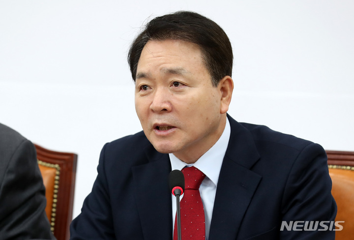 [서울=뉴시스] 이영환 기자 = 성일종 국민의힘 정책위의장이 27일 오전 서울 여의도 국회에서 열린 비상대책위원회의에서 발언을 하고 있다. 2023.02.27. 20hwan@newsis.com