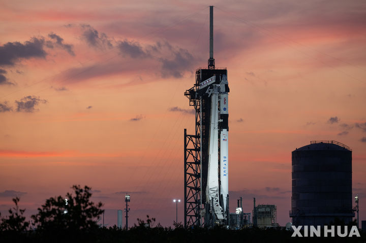 [케이프 캐너버럴= AP/뉴시스] 미 항공우주국(NASA)이 지난 해 2월 28일 스페이스X의 팔콘9를 플로리다주의 우주기지에서 발사하는 장면.&nbsp; NASA와 보잉사는 4월중순에 우주정거장을 향해 2명의 우주비행사를 태운민항 유인 로켓을 시험발사할 예정이라고 2월21일 발표했다. 2024. 02. 22.&nbsp; 