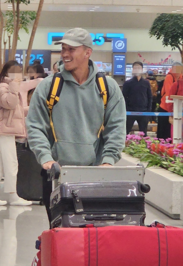 [인천공항=뉴시스] 김희준 기자 = 월드베이스볼클래식(WBC) 한국 야구 대표팀 합류를 위해 한국에 입국한 메이저리그(MLB) 세인트루이스 카디널스의 토미 현수 에드먼. 2023.03.01jinxijun@newsis.com