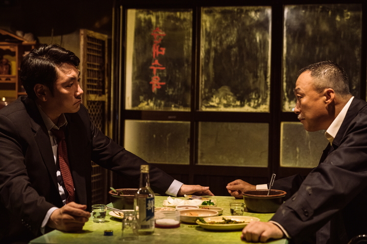 반갑다, 한국영화…이성민·조진웅 '대외비' 첫 날 1위