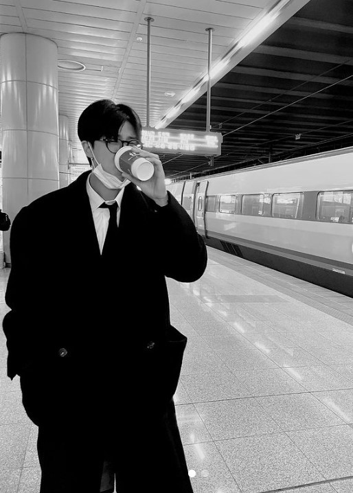 [서울=뉴시스] RM 인스타그램&nbsp; 2023.03.02 (사진= RM 인스타그램 캡처) photo@newsis.com *재판매 및 DB 금지