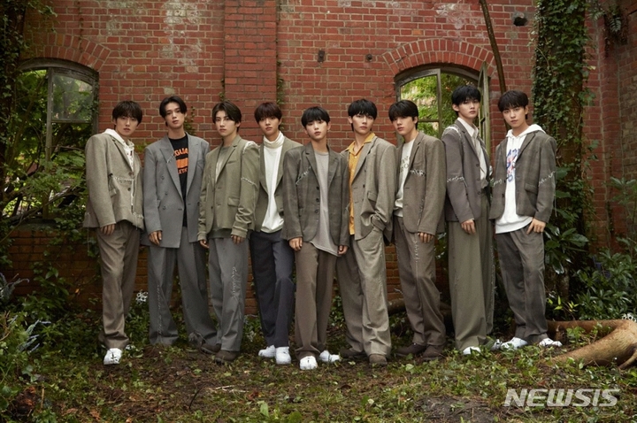 [서울=뉴시스] 그룹 앤팀(&TEAM). 2023.03.02. (사진=하이브레이블즈 제공) photo@newsis.com