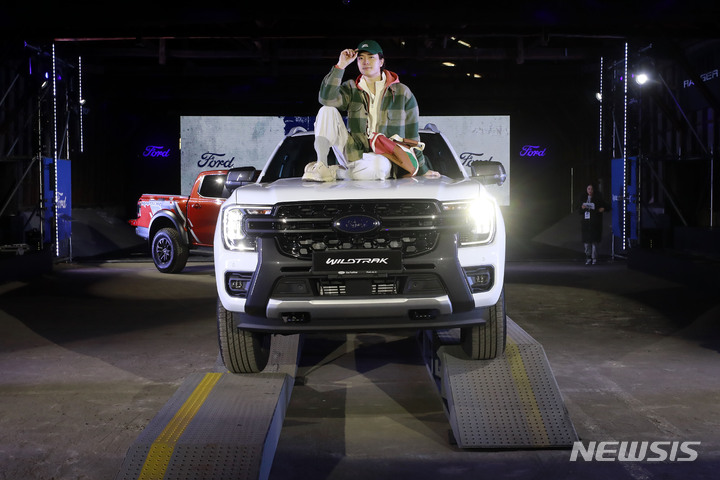[서울=뉴시스] 최동준 기자 = 포드코리아가 2일 서울 영등포구 문래동 한 공장 부지에서 '넥스트 제너레이션 레인저'를 선보이고 있다. 2023.03.02. photocdj@newsis.com