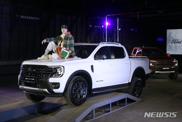 [서울=뉴시스] 최동준 기자 = 포드코리아가 2일 서울 영등포구 문래동 한 공장 부지에서 '넥스트 제너레이션 레인저'를 선보이고 있다. 2023.03.02. photocdj@newsis.com