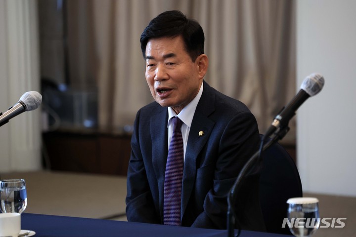 [서울=뉴시스] 김선웅 기자 = 김진표 국회의장이 2일 서울 중구 프레스센터에서 열린 한국신문방송편집인협회 월례포럼에 참석해 간담회를 하고 있다. 2023.03.02. mangusta@newsis.com