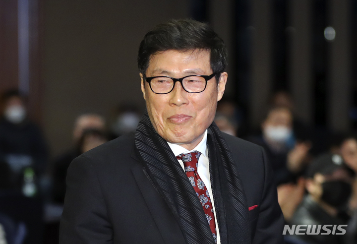 [서울=뉴시스] 최진석 기자 = 차범근 이사장이 2일 오전 서울 종로구 HW컨벤션센터에서 열린 제35회 차범근 축구상 시상식에 참석하고 있다. 2023.03.02. myjs@newsis.com