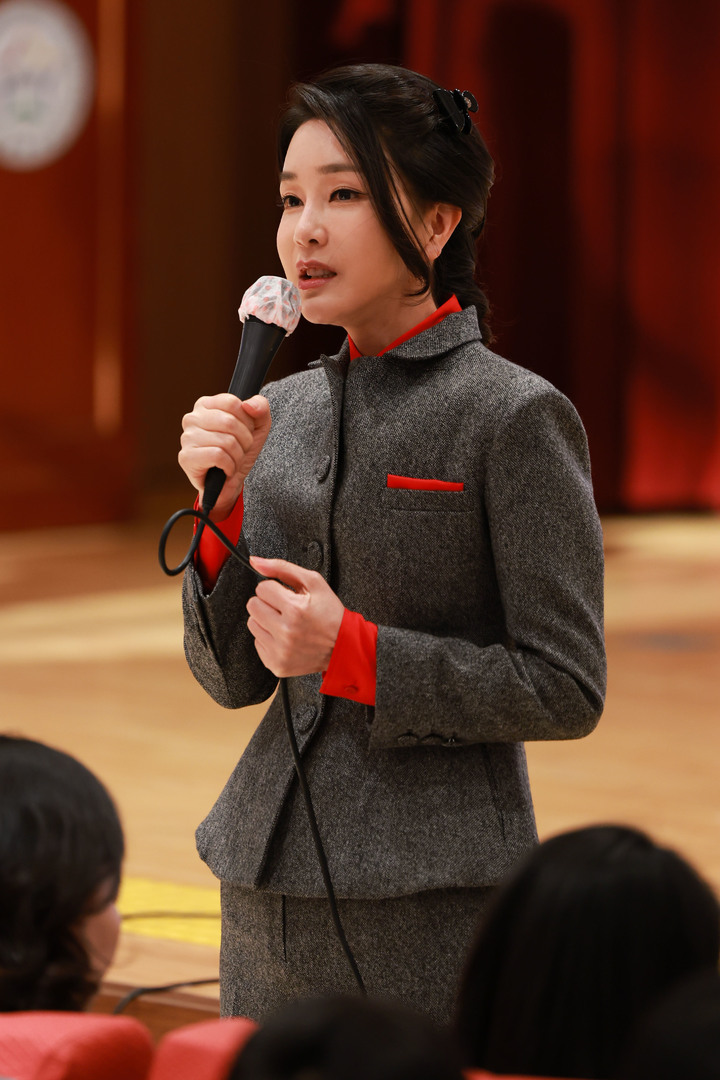 [서울=뉴시스] 윤석열 대통령 부인 김건희 여사가 2일 서울 종로구 서울맹학교에서 열린 입학식에 참석해 격려사를 하고 있다. (사진=대통령실 제공) 2023.03.02. photo@newsis.com *재판매 및 DB 금지