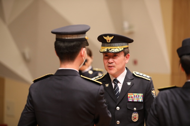 [서울=뉴시스] 정병혁 기자 = 윤희근 경찰청장이 2일 충남 아산시 경찰대학에서 열린 2023년도 경찰대학 합동 입학식에 참석해 있다.(사진=경찰청 제공) 2023.03.02. photo@newsis.com *재판매 및 DB 금지