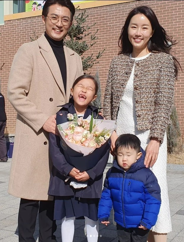 [서울=뉴시스] 안재욱 가족. 2023.03.03.(사진 = SNS 캡쳐) photo@newsis.com*재판매 및 DB 금지