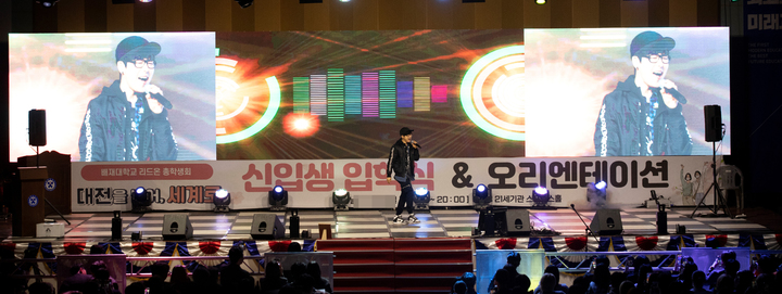 공연하는 가수 하현우 *재판매 및 DB 금지