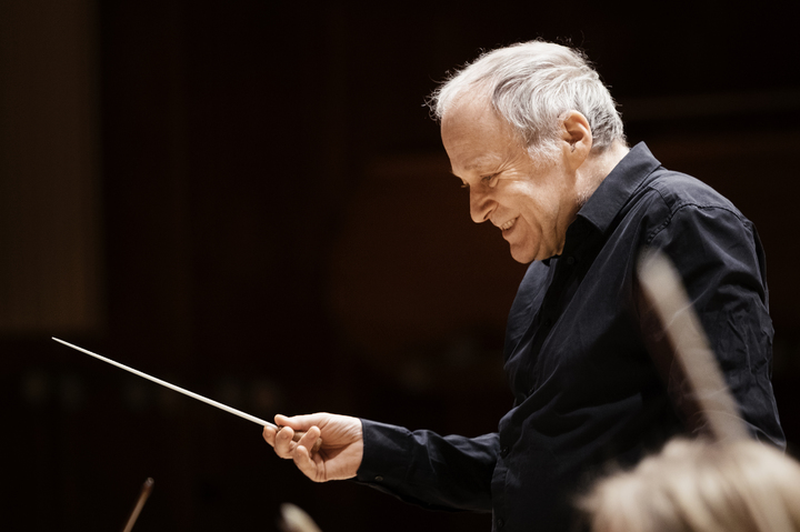 지휘자 아담 피셔. (사진=베이스노트 제공) photo@newsis.com *재판매 및 DB 금지