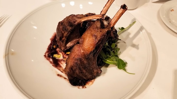 [서울=뉴시스]유튜브 채널 '더들리'는 지난 2월15일 '일주일 동안 두 번 예약한 1인 50만원 혼밥'이라는 제목의 영상을 게재했다. (사진=유튜브 더들리 채널 영상 캡처) 2023.03.03. photo@newsis.com *재판매 및 DB 금지