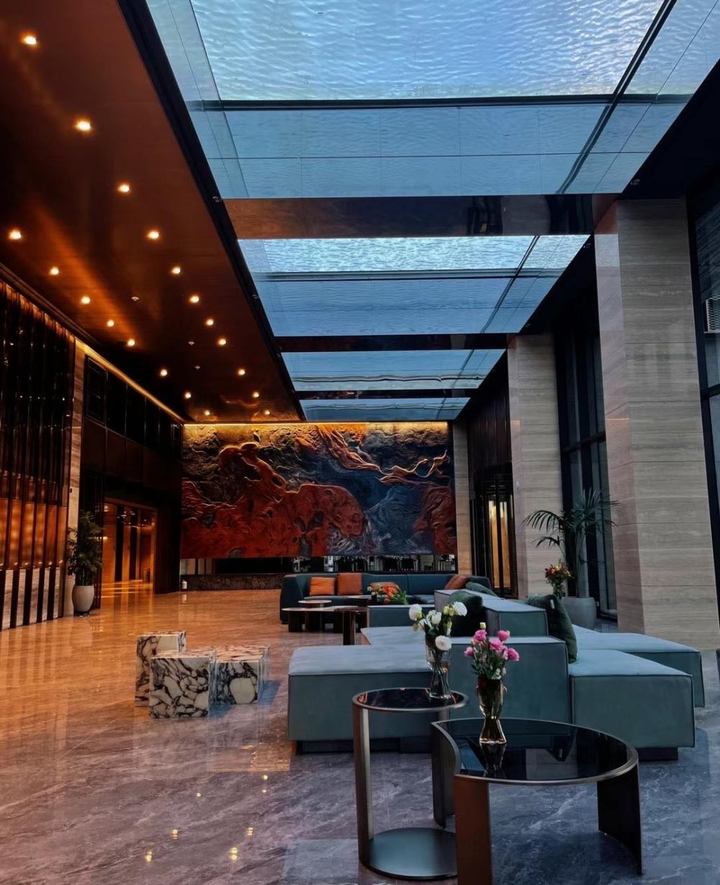 [서울=뉴시스] 한라산 백록담을 담은 시그니처향이 적용된 ‘엠버퓨어힐’ 로비. (사진=센트온 제공) 2023.03.05. photo@newsis.com *재판매 및 DB 금지