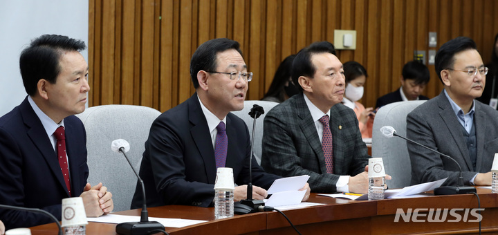 [서울=뉴시스] 전진환 기자 = 주호영 국민의힘 원내대표가 3일 오전 서울 여의도 국회에서 열린 원내대책회의에서 발언하고 있다. 2022.03.03. amin2@newsis.com