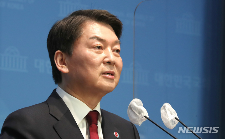 [서울=뉴시스] 전진환 기자 = 안철수 국민의힘 당 대표 후보가 3일 오전 서울 여의도 국회 소통관에서 열린 단일화 1주년 성명 발표 기자회견에서 발언하고 있다. 2022.03.03. amin2@newsis.com