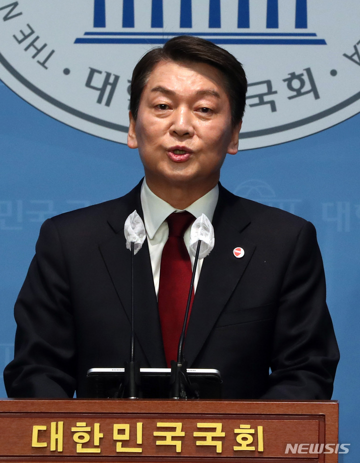 [서울=뉴시스] 전진환 기자 = 안철수 국민의힘 당 대표 후보가 3일 오전 서울 여의도 국회 소통관에서 열린 단일화 1주년 성명 발표 기자회견에서 발언하고 있다. 2022.03.03. amin2@newsis.com
