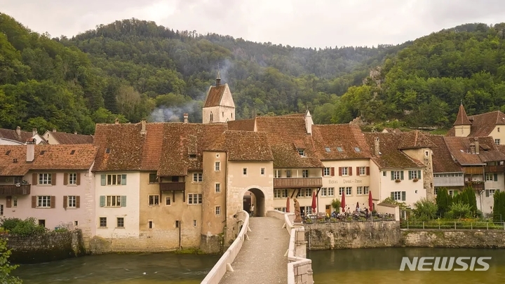 [서울=뉴시스] 생 우어잔(Saint-Ursanne). (사진=스위스정부관광청 홈페이지) 2023.03.05. photo@newsis.com *재판매 및 DB 금지