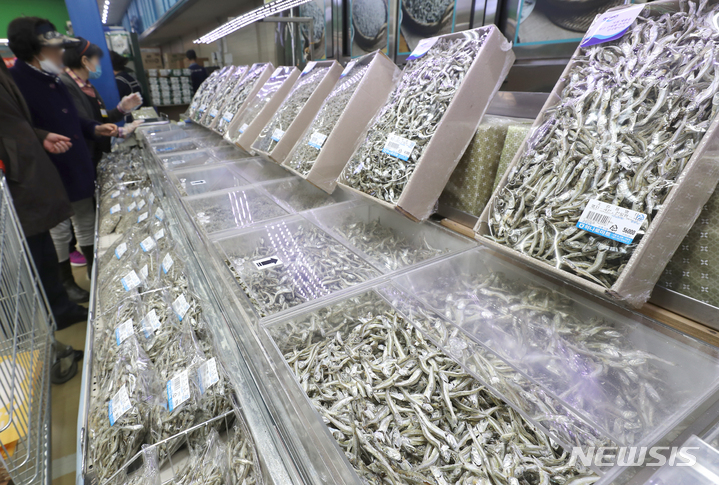 [서울=뉴시스]'칼숨의 보고'로 꼽히는 멸치 (뉴시스 DB)
