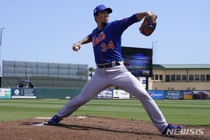 [주피터=AP/뉴시스]뉴욕 메츠 센가 코다이가 6일(한국시간) 세인트루이스 카디널스와 시범경기에서 역투하고 있다. 2023.03.06.