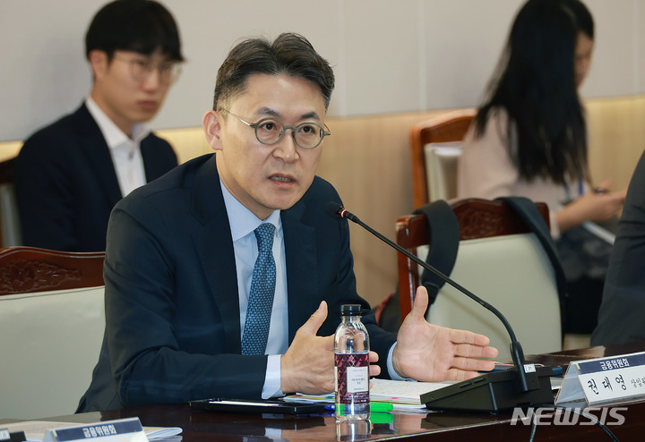 [서울=뉴시스]권대영 금융위원회 상임위원이 6일 오전 서울 종로구 정부서울청사에서 개최된 회사채·단기금융시장 및 부동산 PF 리스크 점검회의에서 기획재정부, 한국은행, 금감원, 정책금융기관, 금융회사 등 관계기관들과 회사채·단기 금융시장 및 부동산 PF 대응방향 등 민간 사업재구조화 지원방안에 대해 논의했다. 2023.3.6. (사진= 금융위원회 제공) photo@newsis.com