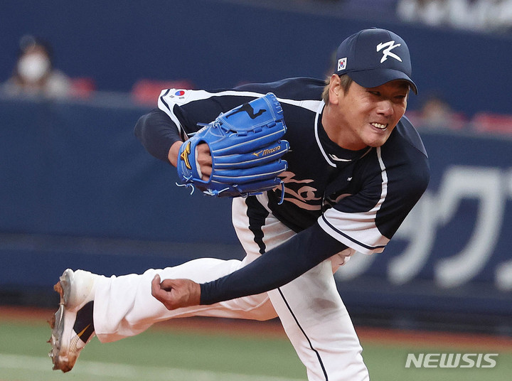 [오사카=뉴시스] 김선웅 기자 = 6일 일본 교세라 돔 오사카에서 열린 오릭스 버팔로스와 WBC 대한민국 대표팀의 경기, 2회말 한국 교체투수 김광현이 역투하고 있다. 2023.03.06. mangusta@newsis.com