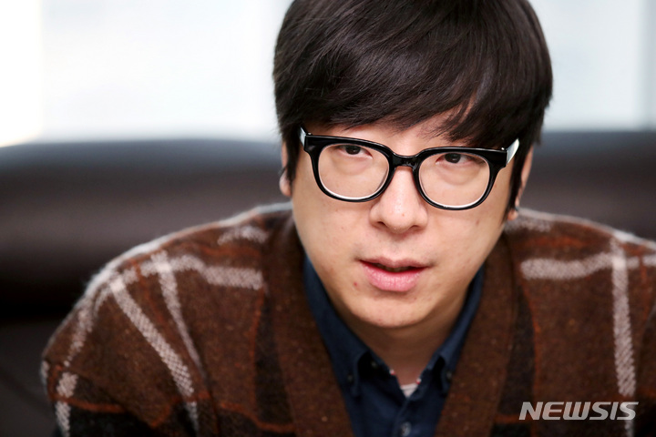 [서울=뉴시스] 김진아 기자 = 유동훈 시큐리온 대표가 2일 서울 송파구 시큐리온에서 뉴시스와 인터뷰를 하고 있다. 시큐리온의 모바일 안티바이러스 솔루션 ‘온AV(OnAV, 온백신)’가 종합 탐지율 100%로 26번째 AV-TEST 인증을 획득했다. 2023.03.06. bluesoda@newsis.com