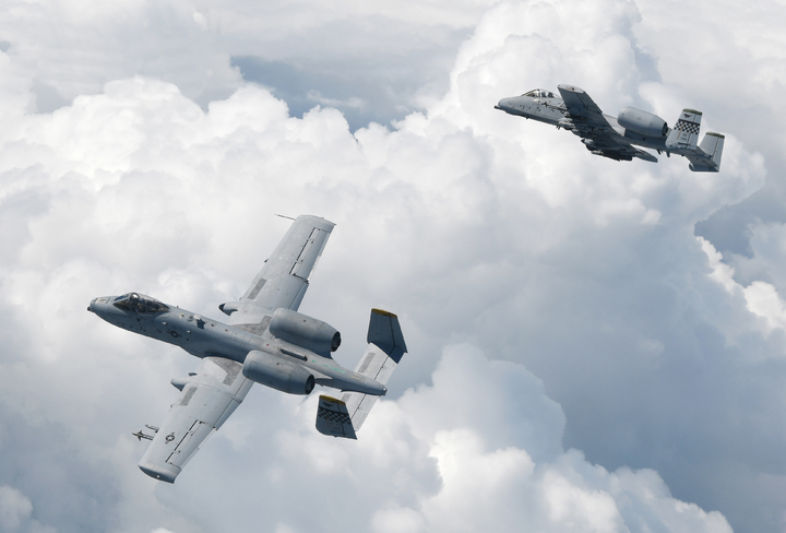 [서울=뉴시스] 한미공군이 6일부터 10일까지 경기 평택 오산 공군기지에서 연합작전 수행능력 강화를 위해 대대급 연합 공중훈련인 '쌍매훈련'을 올해 처음으로 실시한다. 쌍매훈련에 참가한 미국 공군 A-10 공격기가 임무 공역으로 이동하고 있다. (사진=공군 제공) 2023.03.06. photo@newsis.com *재판매 및 DB 금지