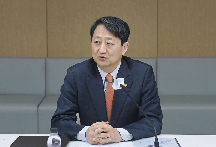 [서울=뉴시스] 안덕근 산업통상자원부 통상교섭본부장이 6일 서울 중구 대한상공회의소에서 '제3차 인도태평양경제프레임워크(IPEF) 민관전략회의'를 주재하고 있다. (사진=산업통상자원부 제공) 2023.03.06. photo@newsis.com *재판매 및 DB 금지