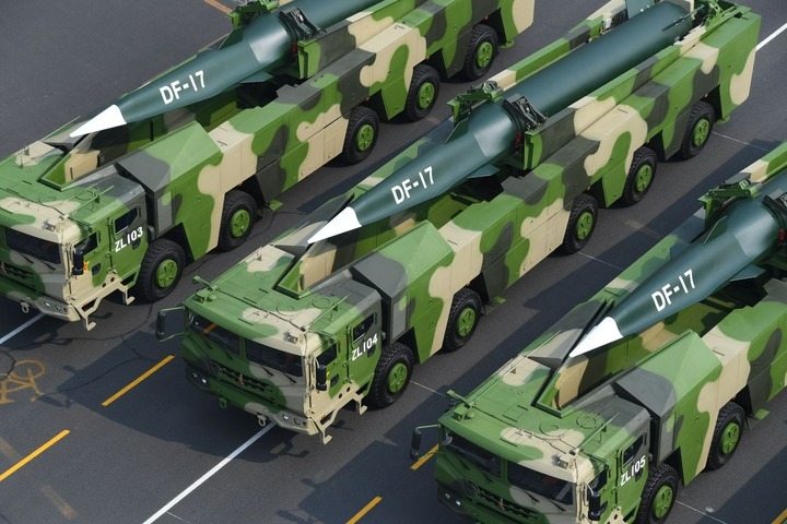 [베이징=신화/뉴시스]2019년 중국 열병식에서 선보인 중국군의 DF-17 극초음속 순항미사일.  *재판매 및 DB 금지